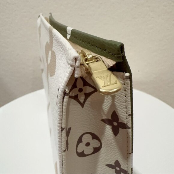 Authentic Louis Vuitton Toiletry Pouch 26 Monogram Giant Khaki Green White - Picture 2 of 16